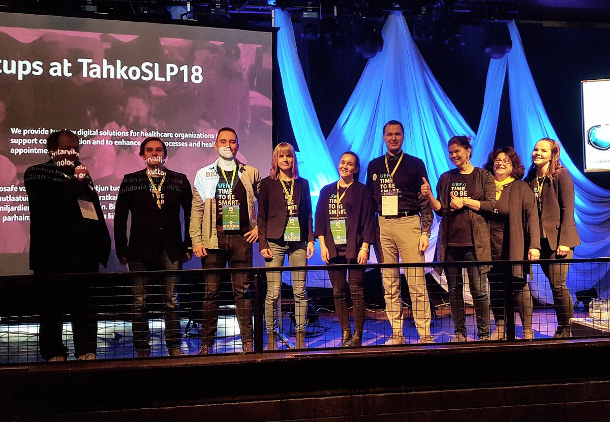 MattiSPLaitinen's tweet photo. Puitteet innovatiivisen kulttuurin rakentamiselle perustuu tiimityölle - huippu #timetobesmart tiimi. Fiksuja ihmisiä kädet savessa! #uef #innovation #culture #tahkoslp #health18 #startups https://t.co/VyeIeUDroJ