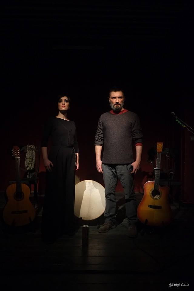 Domenica 15 aprile, alle 17.30, a Cava de' Tirreni "La leggendaria storia di Giovanni Senzaterra" concerto/spettacolo tra cunto, musica popolare e folk rock di e con Marco Milone e Roberta Izzo, regia Gaspare Nasuto.
PRENOTAZIONI ➡️bit.ly/2fSRhOW
INFO ☎️ 334 334 7090