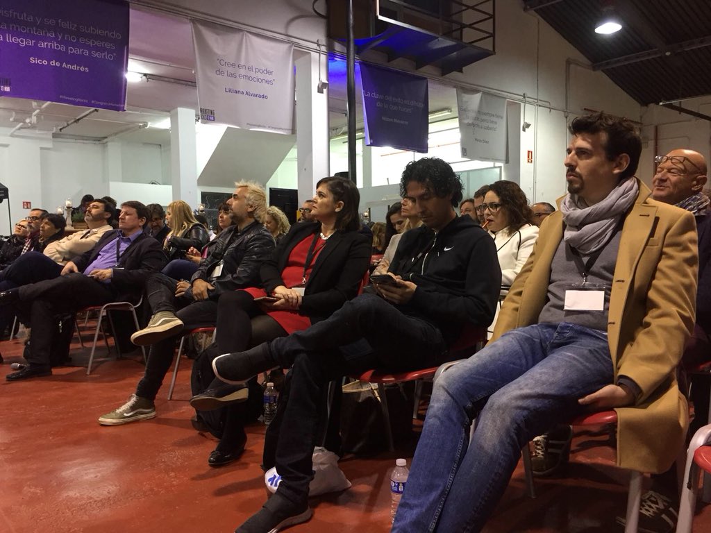 ibeconomia's tweet photo. El gran Jaime Verd inmortalizando este gran evento 👏🏻👏🏻 .@travel_rocks .@AsimaPoligonos #marketingRocks .@jpiedrahita .@raykolorenzo .@event_one .@LilianaAlvarado .@MDiez2010 .@LauraFerrera .@NiltonNavarro .@y_uribe .@sicodeandres https://t.co/5jfxapkLkP