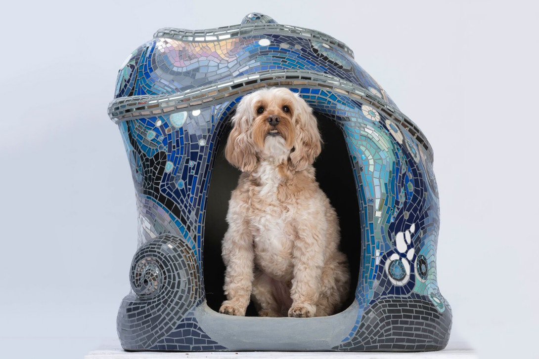 RoboHunter_ru's tweet image. Известные архитекторы фирмы Zaha Hadid Architects создали единственные в своем роде дома для собак.

Большинству людей не повезло жить в доме, спроектированном Захой Хадид, зато их питомцам такая “недвижимость” теперь вполне доступна.

#Robohunter #захахадид