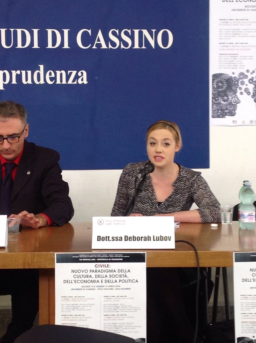 ComitatoSALE's tweet photo. ora l intervento di @DeborahLubov #festivaldsc @DeborahLubov https://t.co/rdzbPtIrnU