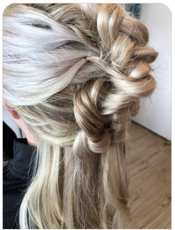 hottoolsprouk's tweet photo. RT @HairArt2015: More #PonyTail #FridayFun with #multitexuredbraids #loosecurls / #lazywaves and #silverblond #highlights @milkshakehairuk @hottoolsproeu @GoodSalonGuide @teresalucy got that #FridayFeeling #partyhair 💃🏿 https://t.co/89P6jggyIv