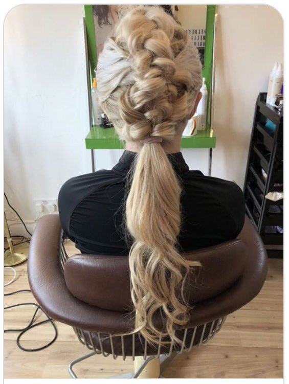 hottoolsprouk's tweet photo. RT @HairArt2015: More #PonyTail #FridayFun with #multitexuredbraids #loosecurls / #lazywaves and #silverblond #highlights @milkshakehairuk @hottoolsproeu @GoodSalonGuide @teresalucy got that #FridayFeeling #partyhair 💃🏿 https://t.co/89P6jggyIv