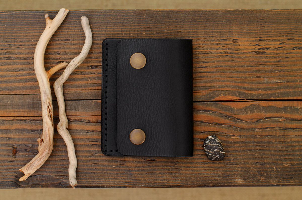 22THEPORTALL's tweet photo. Leather #cardholder
Genuine Italian leather. 
100 % hand stitched 
#mensaccessories #mensfashion #wallet #fashion #Travel #purse #card #design #DesignThinking #style #minimalism #daily #leathergoods #handmade #leathercraft #moda #jeans #car #happy #artwork #passport #life #black https://t.co/avinAlaJyy
