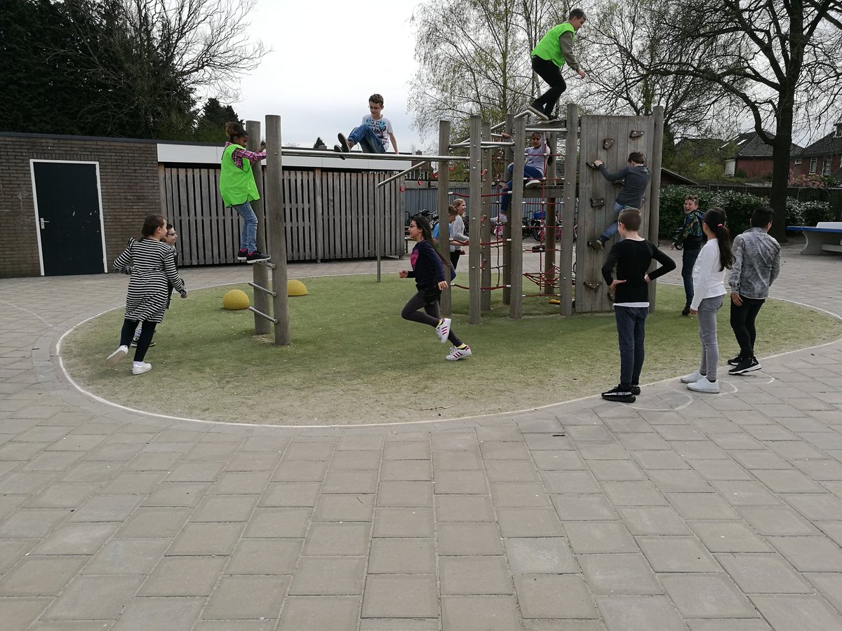 Klikrek-tikkertje met drie is te veel. Zo ben je nooit lang af en kan je snel weer mee doen. #veelbewegen <a href="/CBSdeKoning/">CBS de Koning</a> @BeweegWijs