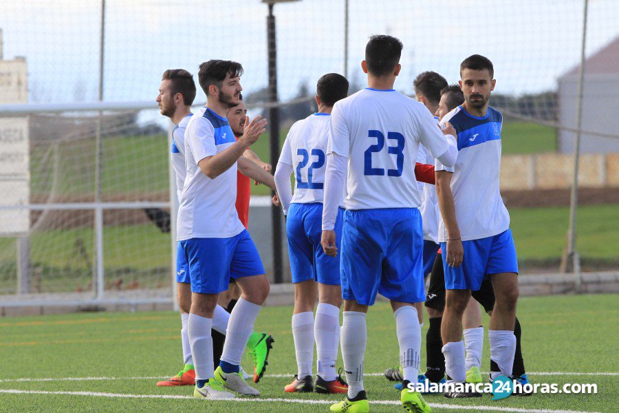 s24horas's tweet photo. DEPORTES | ​El @HyDCafeDePeter y @Cdparada, a un paso de ser los primeros campeones del fútbol modesto charro https://t.co/fIpV8gi1Fv vía @s24horas https://t.co/IWz3T3S6fr