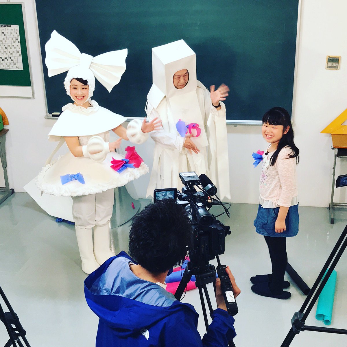 paperpuntas's tweet photo. さらに！  おはスタにもぺぱぷんたすコーナーが登場！  こちらはその収録風景。どんなコーナーになるのか、まったく読めない収録でしたが、スタッフ一同大笑いの連続で、まるでお笑いライブのようでした。この楽しさが伝わりますように！  放送日の詳細は改めてお知らせします。 https://t.co/upYqOMN7Wp