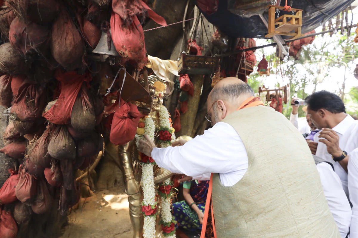 amit shah on twitter visited sangolli rayanna s memorial in nandagada karnataka and paid floral tributes to krantivira sangolli rayanna the army chief of rani chennamma he was a epitome of courage and amit shah on twitter visited sangolli