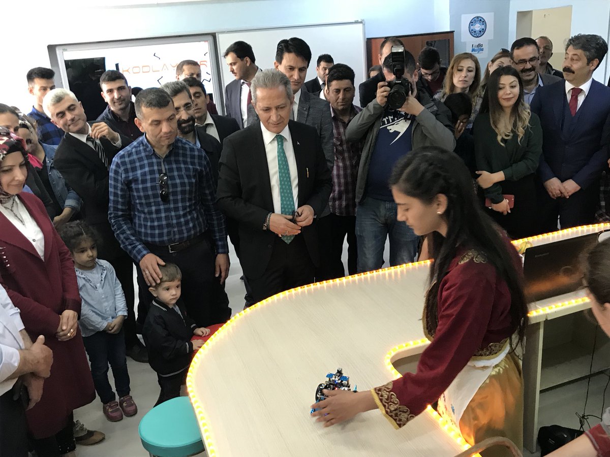 KodlaMugla's tweet photo. Muğlada ilk Kodlama Robotik Atölyemiz Kavaklıdere Atatürk Ortaokulunda İl Milli Eğitim Müdürümüz Celalettin EKİNCİ’ nin ve Şube Müdürümüz Taner ŞEN ‘in  katılımlarıyla açıldı. @kodlamugla #kodlamugla @cekinci @ertanbekar @stratonikea48 https://t.co/EjOHlhBGGM