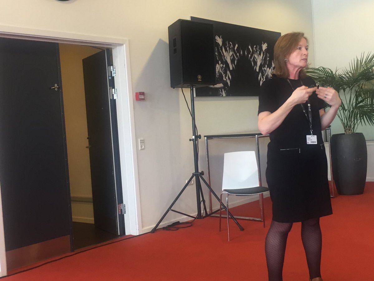 VibekePilmark's tweet photo. Prevalence of osteoporosis is high in DK.  Exercise is recommended and there are few adverse events! Emma Clark. #fagkongres18 https://t.co/PF3PM2yEqo