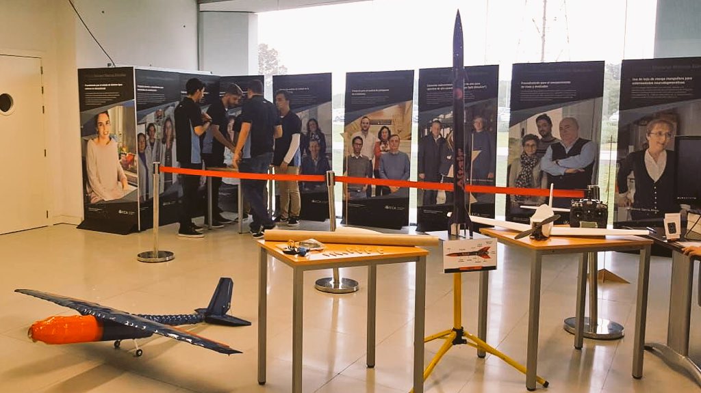 LEEM_Cadiz's tweet photo. Cohetes, drones, simuladores y mucho mas, y ¡¡todo interactivo!! 
Toca, juega y APRENDE con LEEM. 
@esi_uca @EventoCOSMOS https://t.co/j76x5AS4Oe