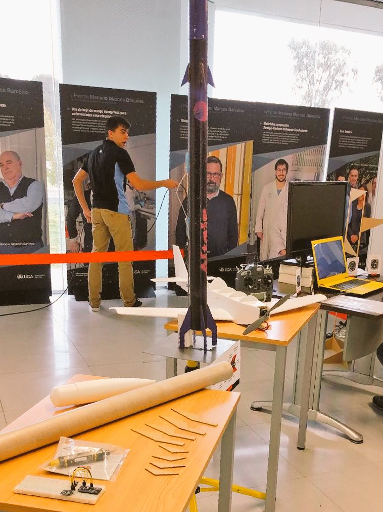 LEEM_Cadiz's tweet photo. Cohetes, drones, simuladores y mucho mas, y ¡¡todo interactivo!! 
Toca, juega y APRENDE con LEEM. 
@esi_uca @EventoCOSMOS https://t.co/j76x5AS4Oe