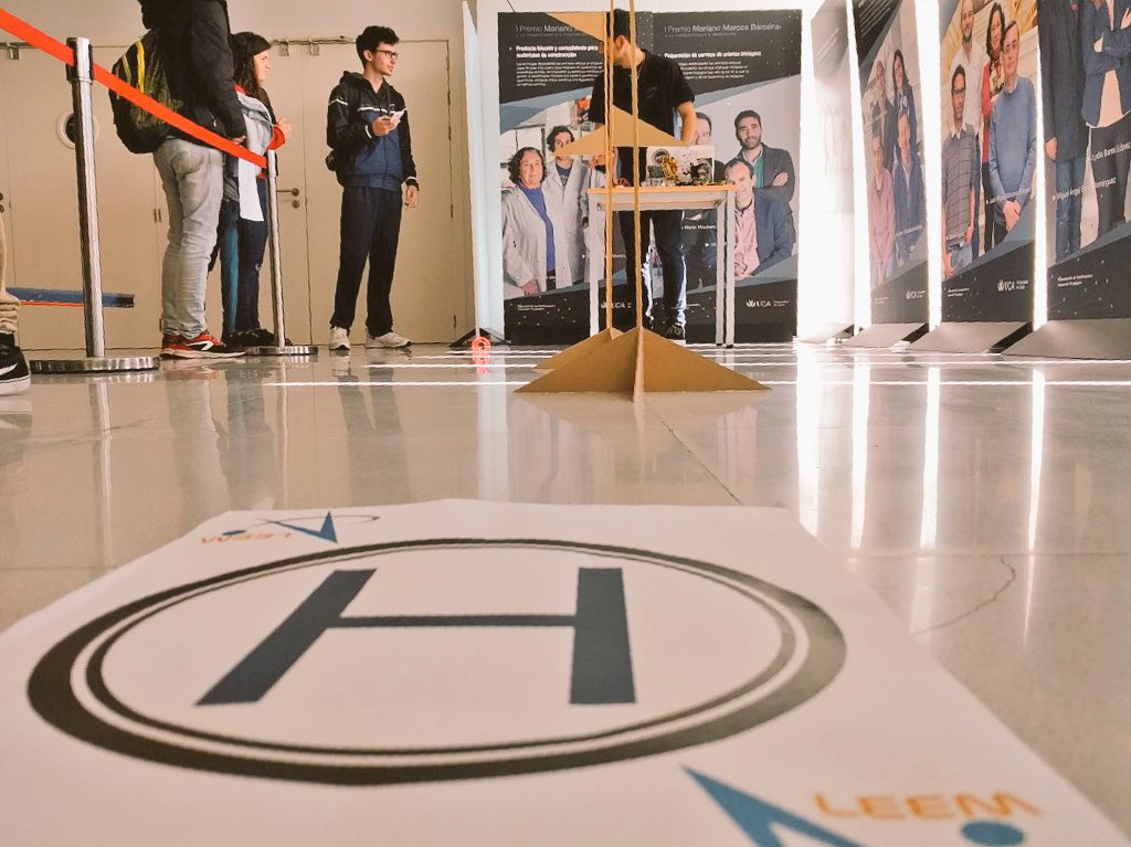 LEEM_Cadiz's tweet photo. Cohetes, drones, simuladores y mucho mas, y ¡¡todo interactivo!! 
Toca, juega y APRENDE con LEEM. 
@esi_uca @EventoCOSMOS https://t.co/j76x5AS4Oe