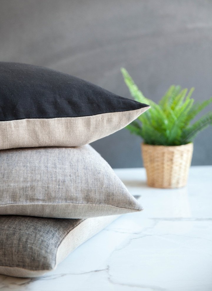 LinenWay's tweet photo. These double sided 100% linen throw pillows add a hint of modern glam to the sofa, bed, or accent chair. #linenway #linenpillows https://t.co/bW4Kt6AsDe
