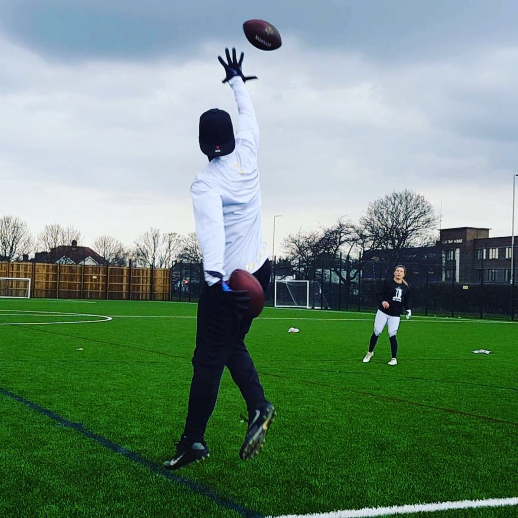 VergeMagOnline's tweet photo. Attention #americanfootball fans check out our interview with Kenny Bellow in partnership with @theukdukes #americanfootball #selfiecatch #americanfootballfans https://t.co/mVvdQ5LjFb π https://t.co/nw77LhGut3