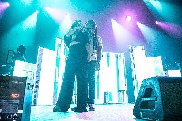 miephatbr's tweet photo. FOTO| Lauren Jauregui & Ty Dollar $ign performando "In Your Phone" ontem a noite.
#Lauren #InYourPhone #TyDollar #Performing #LastNight https://t.co/JdxTTCPR6T