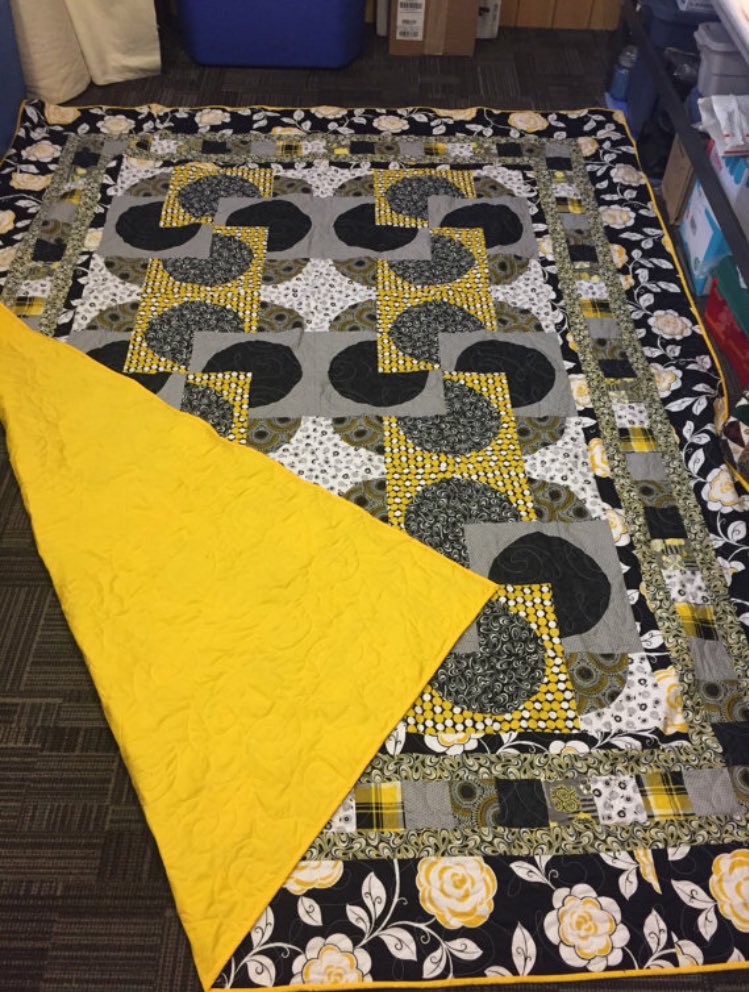 SKcraftycorner's tweet photo. This quilt is the perfect combination of black and yellow and big enough to you warm. Beautiful hand quilted quilt. Made out of 100% cotton material. Backing is a plain yellow. Colors: black, yellow, grey, white. Dimensions: 85.5 x 111 Queen Size $400 link in bio #etsyshop #etsy https://t.co/Iz7YRUczV4