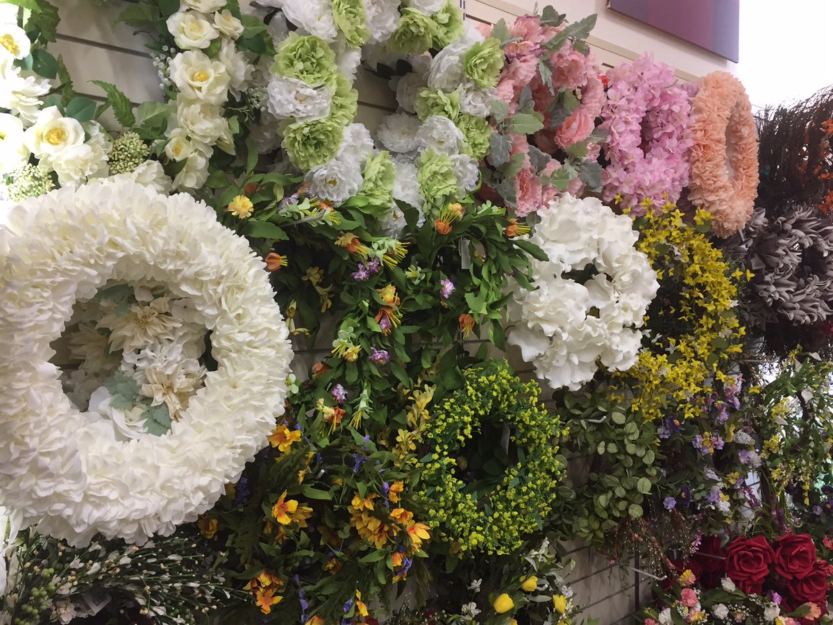 BurlingtonCntr's tweet photo. Spring is in bloom at @HomeSenseCanada! #BMstyle #HomeDecor https://t.co/hT0AIHP2pn