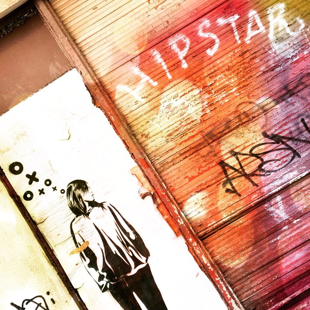 JaYaTae's tweet photo. Wie misst man das Gewicht von Hipstern? In Instagram! #nurmalso #hipster #berlin #streetart #xoooox https://t.co/SQF7zXNUjJ