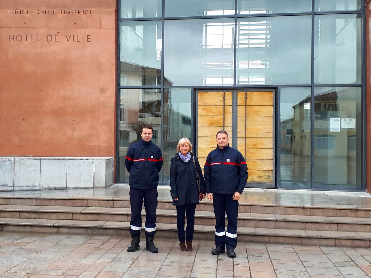 ENSOSP's tweet photo. 🇪🇺Du 24>27 avril 2018 @SecCivileFrance a missionné @ENSOSP pour organiser un exercice européen baptisé #MODEX RHODANOS : Comment l'UE se prépare à faire face à une inondation catastrophique. Dernière visite de terrain avec une partie de nos partenaires #Fourques #ESOL #ADCCFF13 https://t.co/vpMeoPyU0J