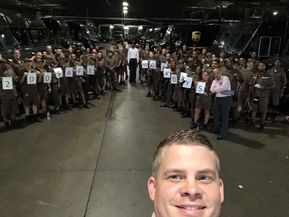 OTURMAN3's tweet photo. What does 200 safe work days and 85 safe driving days look like!?
#Dallas-Carrollton #KeepPushing #IntentionalBehavior #MyUPSSelfieIsBetterThanYours #RedRiverSafety @Ricups https://t.co/1o234RRq4Y