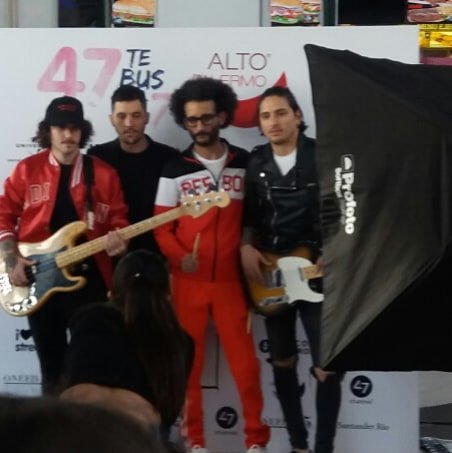 Marian_viveros's tweet photo. Los bombones de @serapanicoOK tocando en el @47channelar #47tebusca #altopalermo #altopalermoshopping #serapanico #12A #newsingle #bailarina en @alto_palermo @47channelar https://t.co/9cTY4mMJkz