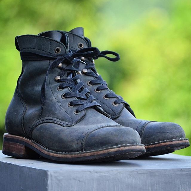 ORTODOUX's tweet photo. My old stubborn buddy, Raven in #beastmode. Happy Friday, Doux!
#friyay #rugged #ruggedmaniac #ridinggear #ridingboots #leathersole #leathergoods #handmadeleather #ortodoux #kicksonfire #kickstagram #bootstagram #usbootsfreak #bootsfreak #beast #handcra… https://t.co/ZLbDfdrBOU https://t.co/Mu90PYTTtQ