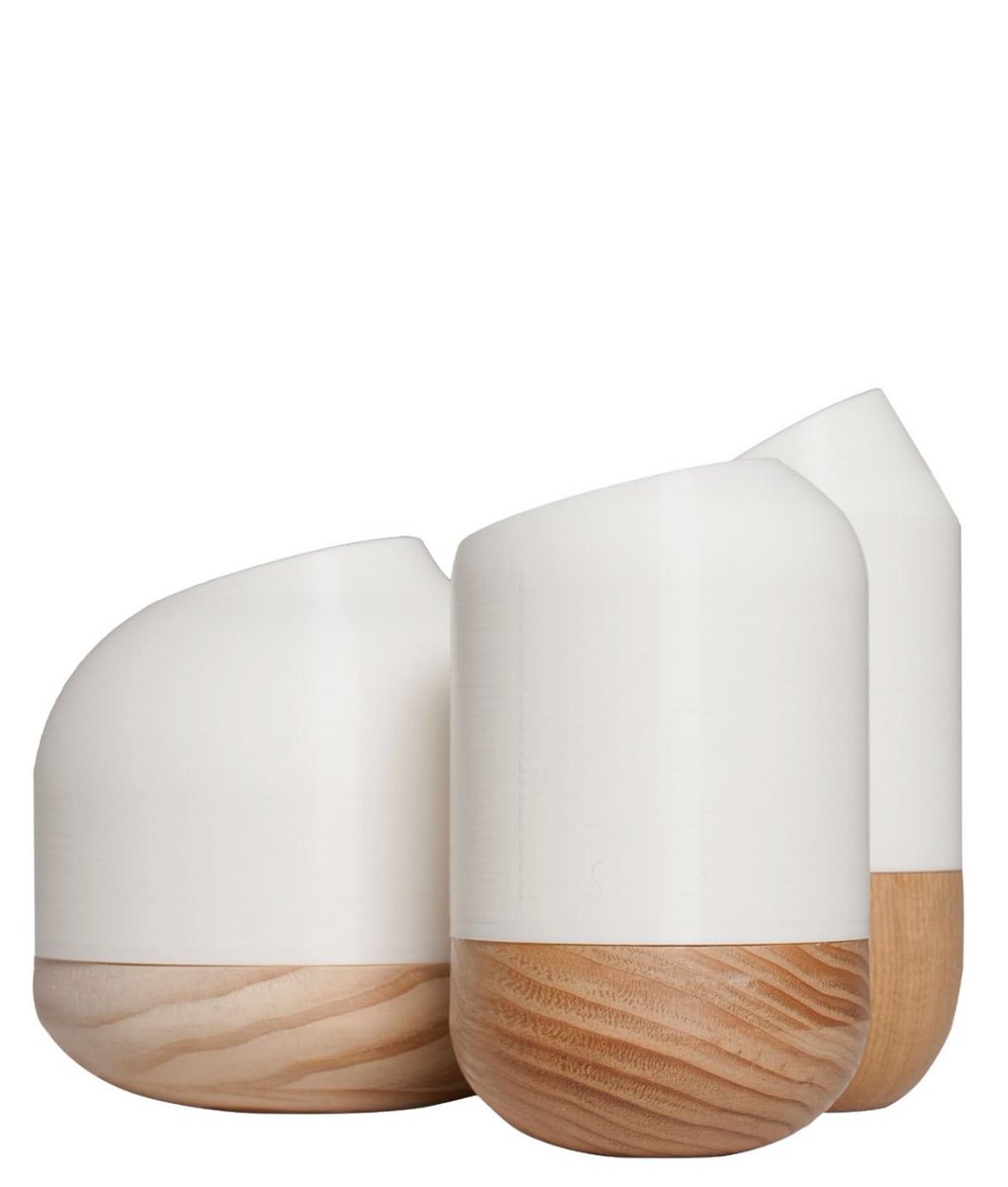 SPENDINmagazine's tweet photo. "Half Cut" by #DosStudio. Su #diseño juega con el contraste entre su parte superior liviana hecha de fibras recicladas utilizando tecnología de impresión 3D y una base sólida, pesada y elaboradahecha de madera natural pulida. #Art https://t.co/ZLmug0QIwe