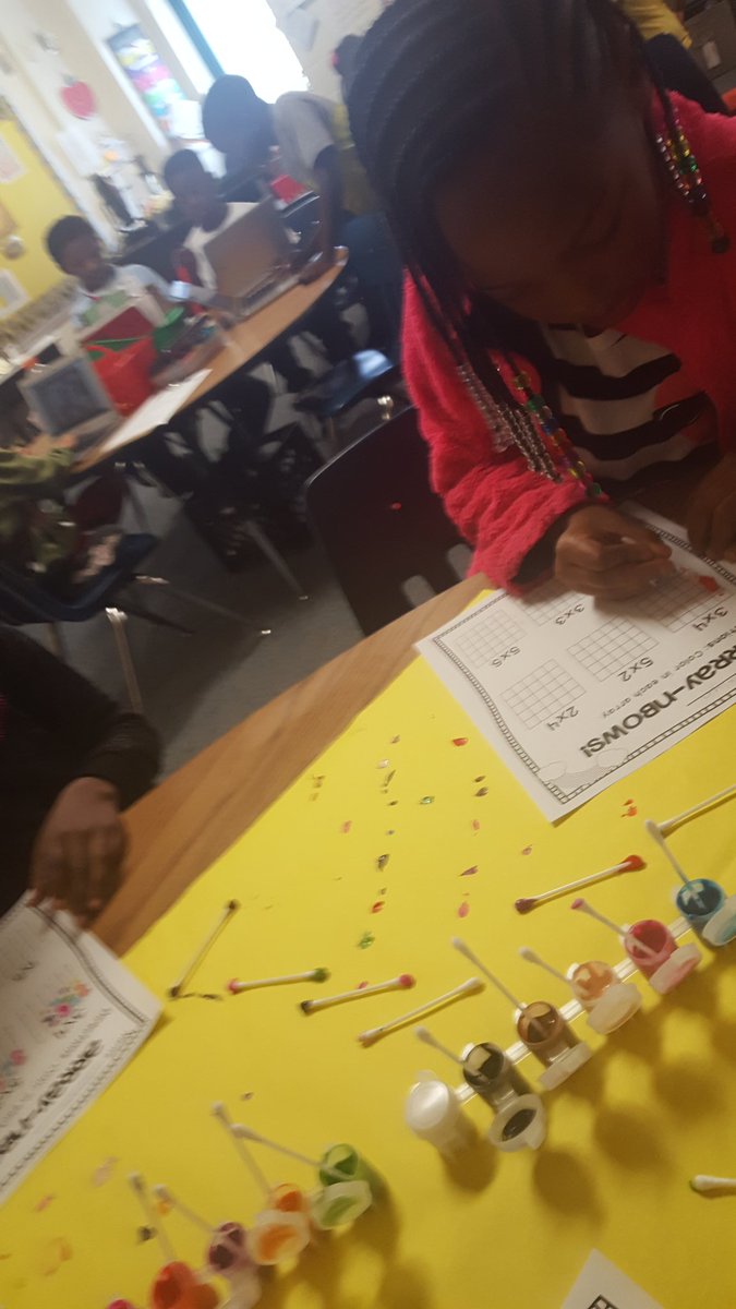 nelsonsnook104's tweet image. How do we practice arrays!? We make array-nbows! @Killian_STEAM @CSample2 #weluvmath #secondgraderocks