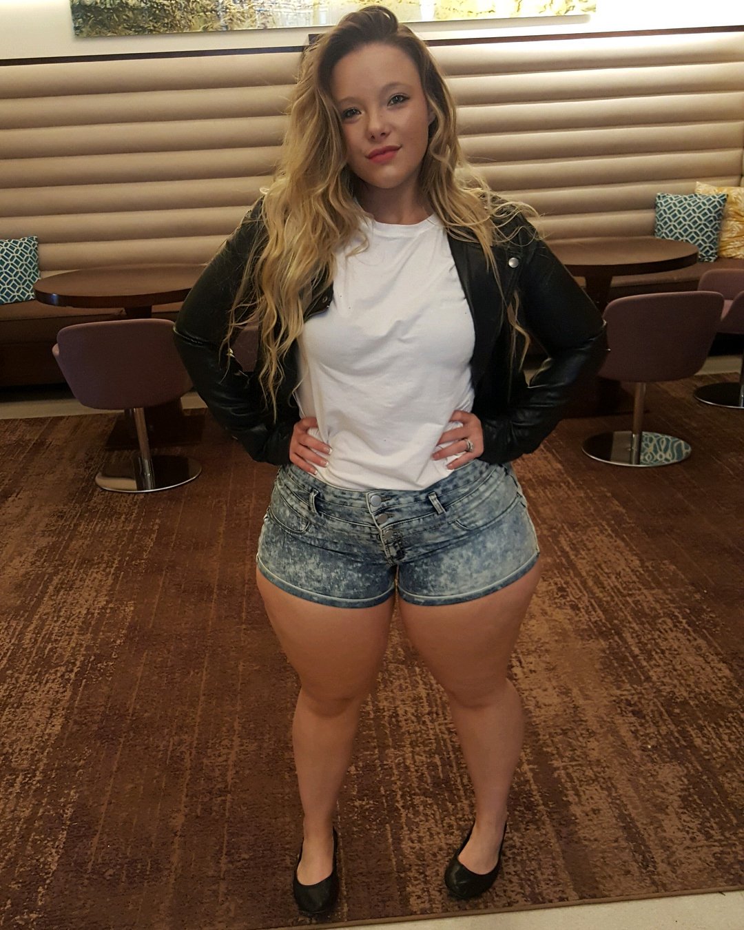 Amy Flanagan Hope в X: „I look tiny in this picture.. Wait a minute I am.  😊 https://t.co/m8Ub6Z4mNg“ / X