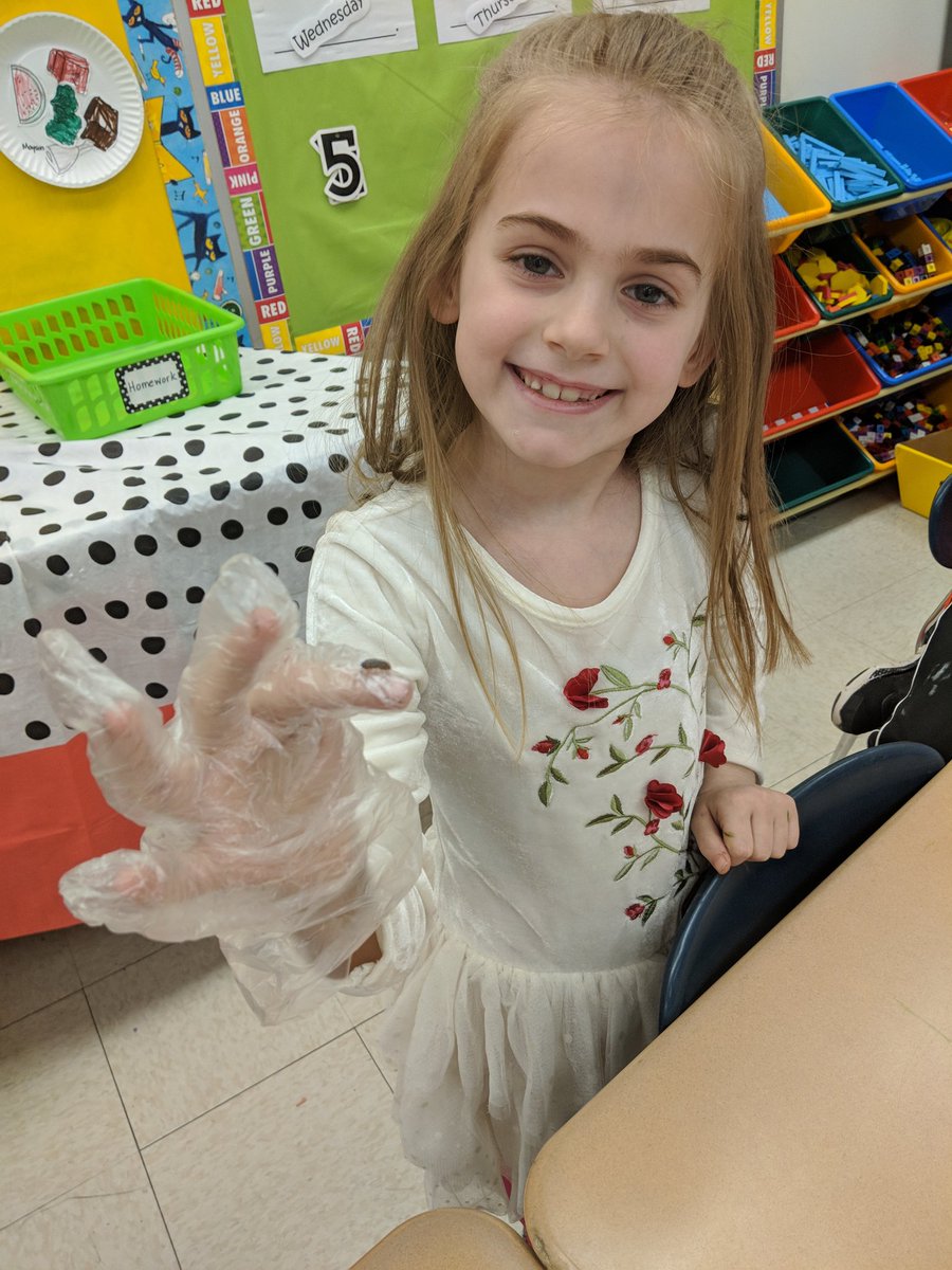 mrsbuglar1's tweet photo. The bugs have arrived!!! Oh, the squeals of nervousness and excitement were too funny this morning! #assetscience #organisms https://t.co/tAqzY1d8ZQ