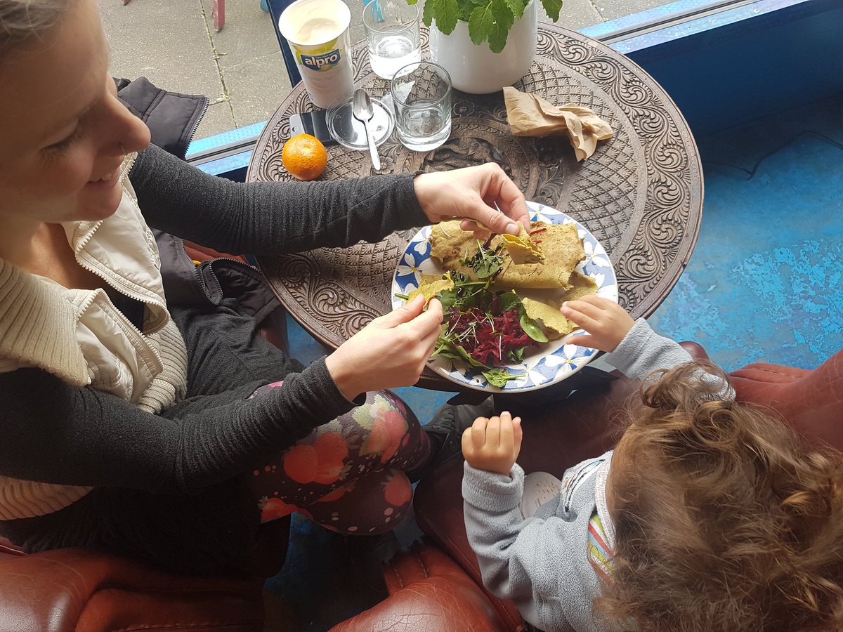 Thank God it's Friday!
Mum sharing some healthy food with daughter. #HealthyEating #Goodfood #Restaurants #London #LondonVegan #Brixton