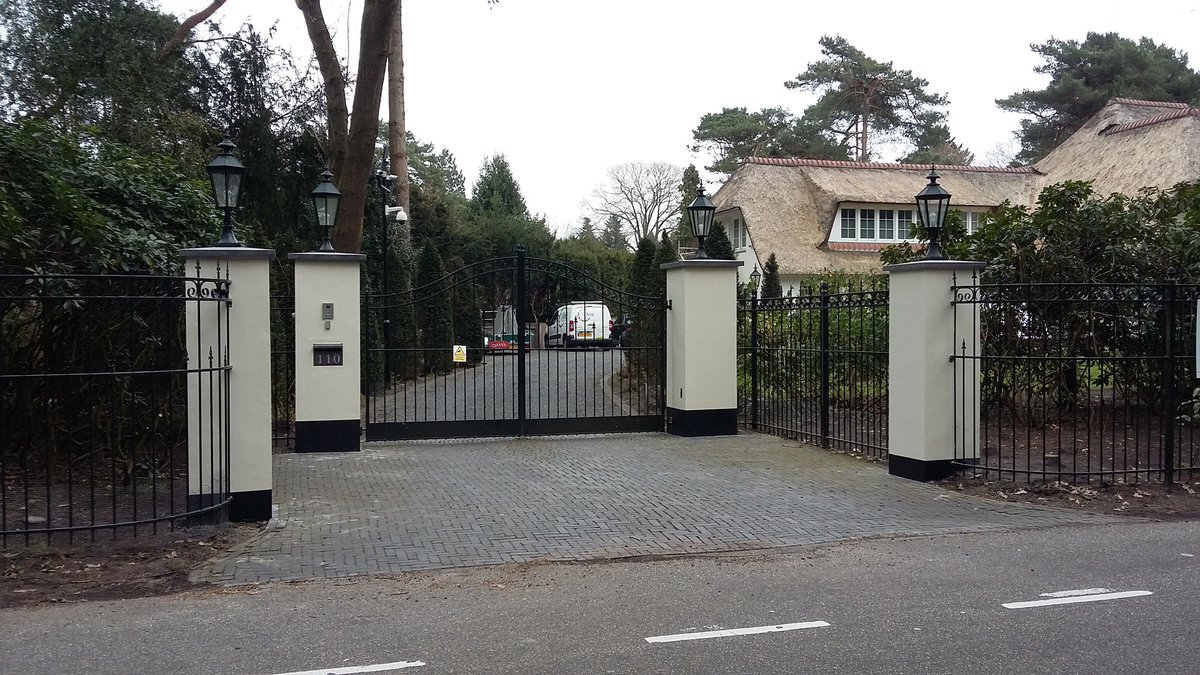ToinelAmi's tweet photo. Was weer een mooie #werkweek, binnenklus afgerond dezeweek. Lekker opgeschoten op onze buitenklus in #dendolder .verder veelkleine klusjes gedaan! pilaren kaal gemaakt gefixeerd en behandeld met #amphibolin van @CaparolNL wij doen voordeze week het hek dicht @VeveoNL #Toinelami https://t.co/57r70MRYoW