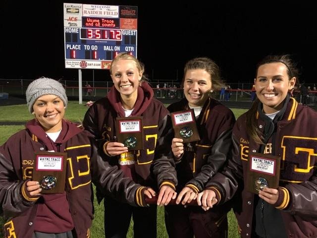 sarahkroth_'s tweet photo. Good luck to my favorite relay girls in the the Wanye Trace Invitational tonight🥇💕
p.s. don't eat honey 🍯 https://t.co/4TD3VWGioL