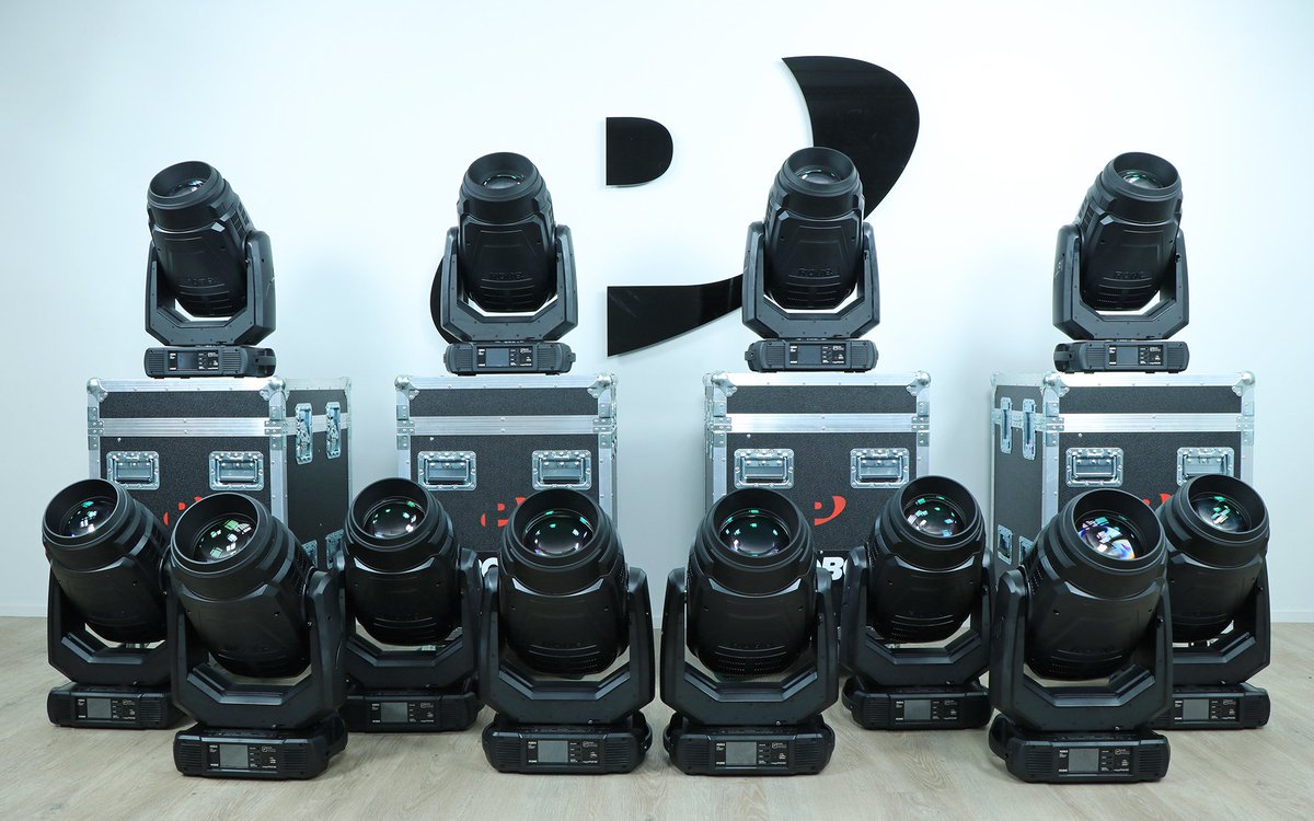peitsman's tweet photo. Daar zijn ze, de Robe MegaPointes!
De eerste 12 armaturen zijn er helemaal klaar voor, jij ook?
@Robelighting #MegaPointe https://t.co/40u1F9NCCk