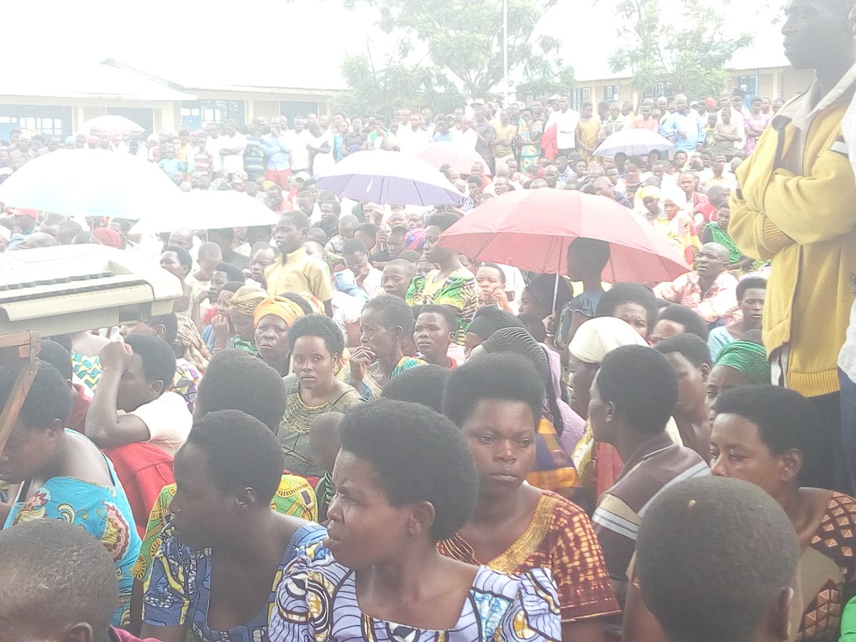 SectorBusoro's tweet photo. @NyanzaDistrict ,@RwandaSouth @RwandaLocalGov ,@RwandaRemembers Busoro sector hashojwe iminsi 7 y'icyunamo twibukamo genocide yakorewe abatutsi, hakozwe urugendo rwo kwibuka abatutsi biciwe mu cyahoze ari segiteri Gitovu na Shyira ubu ni akagali ka Gitovu. https://t.co/lwnUndLHbA