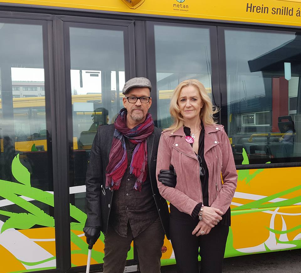 Kolbrún Baldursdóttir oddviti Flokks fólksins í Reykjavík ásamt Karl Berndsen sem skipar 2. sæti <a href="/straetobs/">Strætó</a>