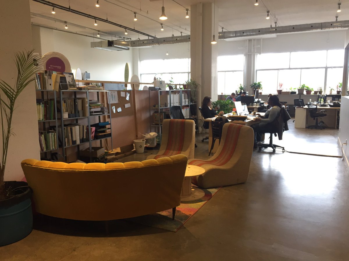 _SuzyFlies_'s tweet photo. @cooptempslibre par @espaces_temps lieu magique ouvert intelligent de coopération  #rencontres #coworking #garderie Mile End #Montreal https://t.co/HTtzIGm47T