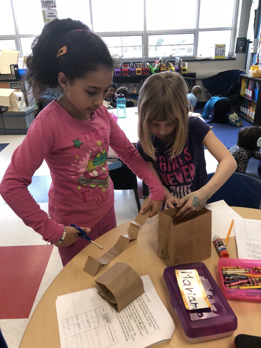 MrsElliott2nd's tweet photo. How can you reuse an old brown lunch bag? Ask these experts! #ReduceReuseRecycle #easthighleaders https://t.co/qNp9Ieey2u