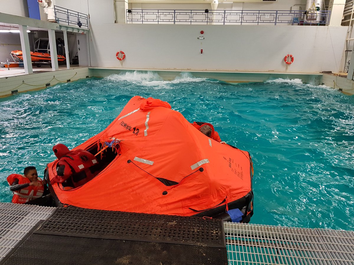 Techsploration's tweet photo. Our #2018techsplorers from @DrJHGRegional braved the @nsccstrait Wave Tank to do an Abandon Ship demonstration! Way to go, girls! https://t.co/Hbi8MRQx05