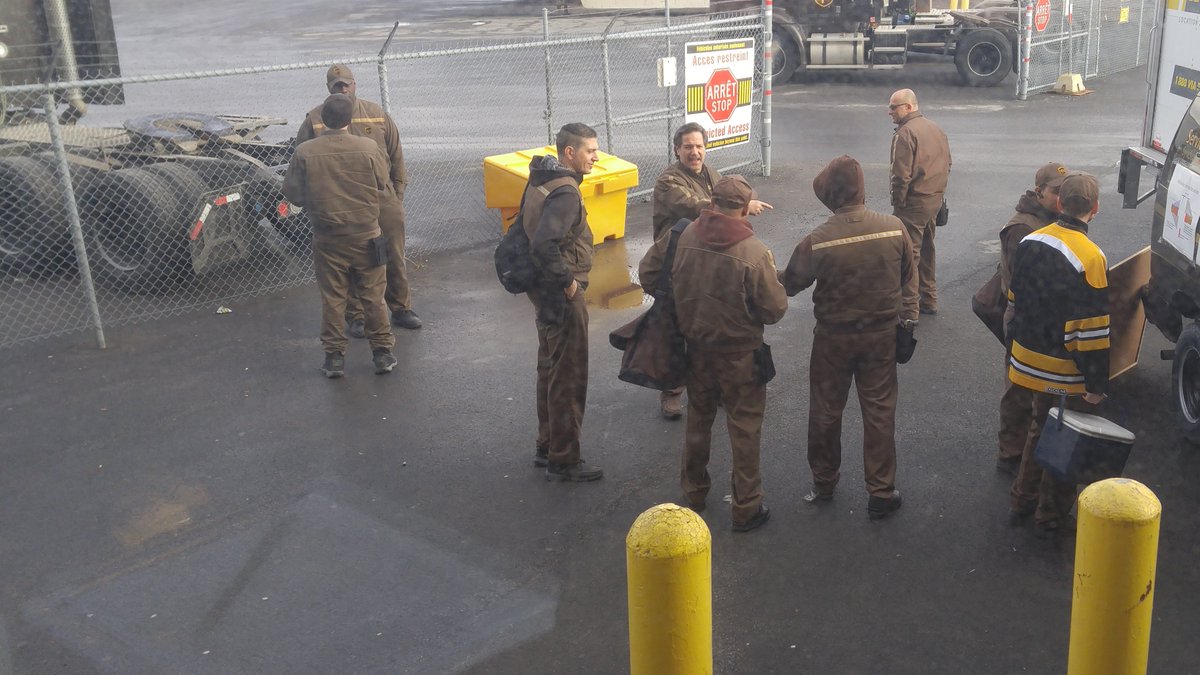 UPS_JCondon's tweet photo. Terrific demo by the Montreal CHSP committee this morning. Drivers who identified the improper "never nose in" scenario earned themselves some free snacks for the day. Leave nothing to chance ;) #FridayThe13th #avoidbacking @SeanGriffin34 @Sean_DohertyUPS @ChspUps @CHSPYEGSouth https://t.co/l9llCYIYnQ