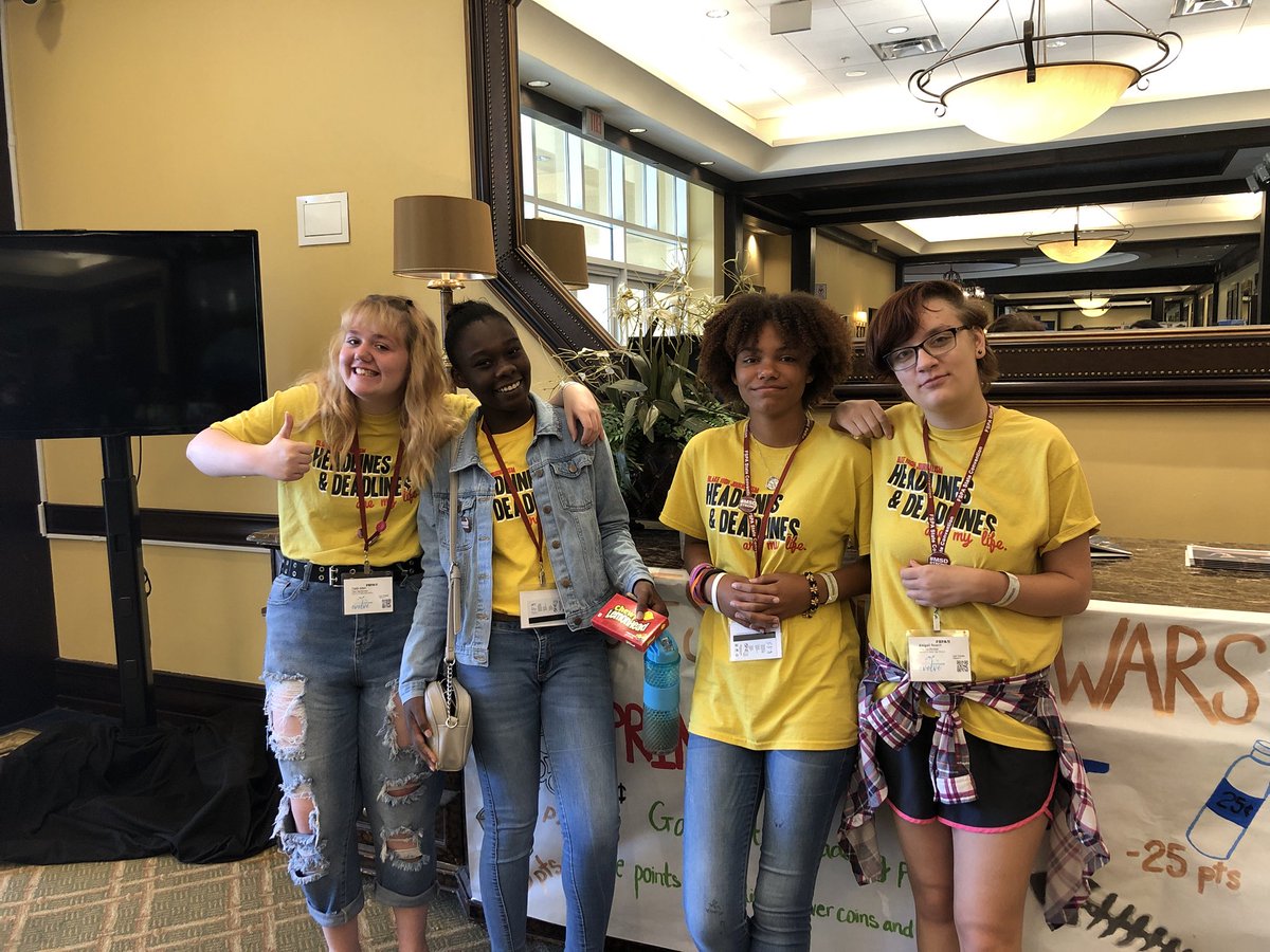 HWBJournalism's tweet photo. EXPANDING our minds @fspa 2018 convention! Gonna bring back new ideas to make our 2019 publications the best yet. @HWBlake https://t.co/QwnuhmHKqg