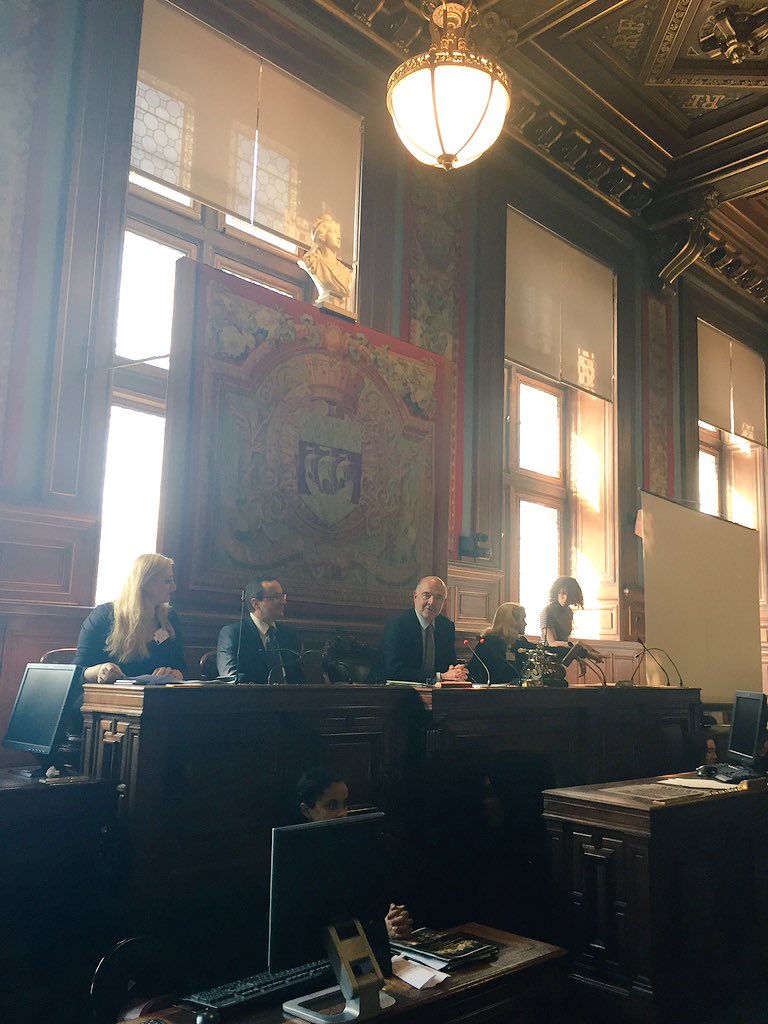 AnneSophieMdP's tweet photo. #Europe: cérémonie de clôture de la simulation organisée par @HODEBA avec 180 participants ds la salle du conseil en présence du commissaire @pierremoscovici "cette expérience de simulation va restée gravée ds votre mémoire ds votre parcours, vs en sortirez peut être changées " https://t.co/a4zDfsQOvt