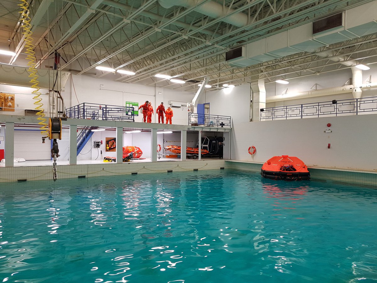 Techsploration's tweet photo. Our #2018techsplorers from @DrJHGRegional braved the @nsccstrait Wave Tank to do an Abandon Ship demonstration! Way to go, girls! https://t.co/Hbi8MRQx05