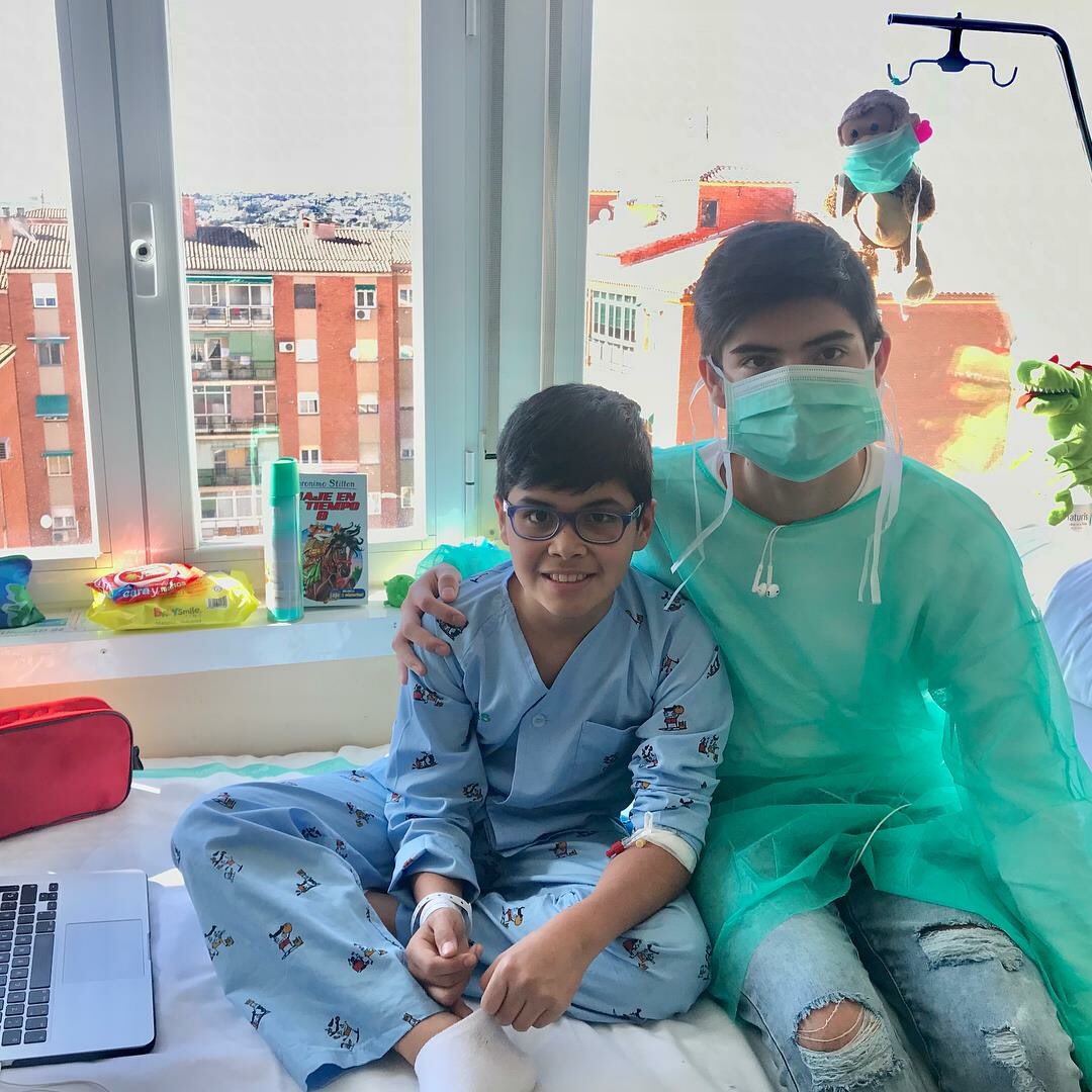 Hola <a href="/TheGrefgYT/">Grefg CF</a> no sé cómo pedirte esto, quisieras que me ayudara con un saludo para un pequeño amigo al que hace poco le diagnosticaron leucemia, iré a visitarlo pronto, le haría mucha ilusión, espero que veas este tweet, un saludo.