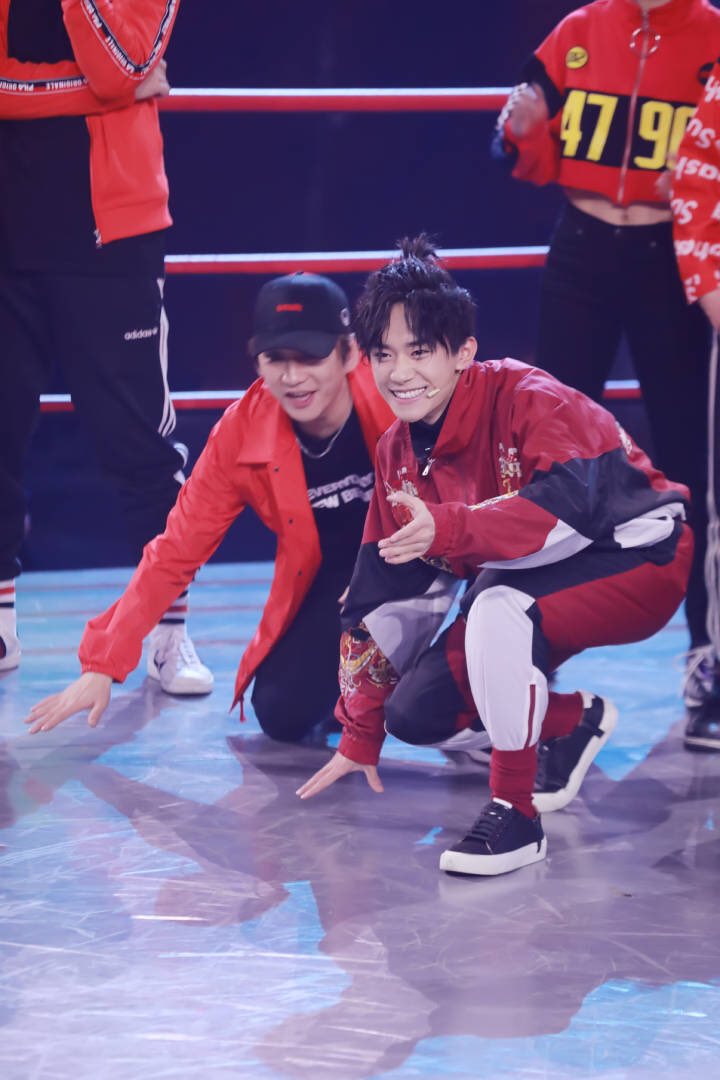 chaihe711's tweet photo. #JacksonYee You're the best dancer! https://t.co/sCovdZc7Oh
