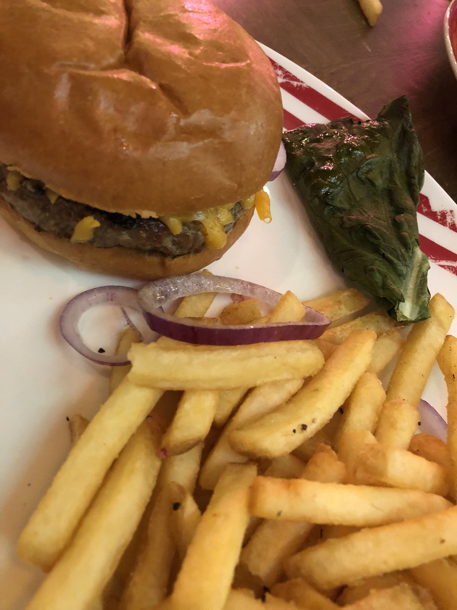 alan96howard's tweet photo. “Deluxe” cheese burger at @TGIFridaysUK fair to say this burger is looking very sad for itself #dead #sad #sadfriday https://t.co/oBNRBRxPEa