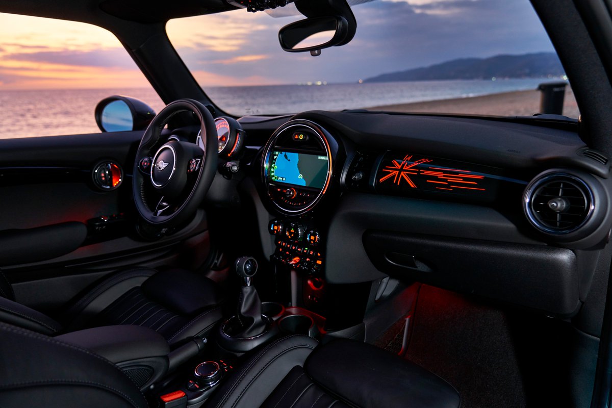 The interior of the new #MINI Hatch range not only looks great, but will leave you feeling fully connected with #MINIConnect. mini.co.uk/5doorhatch