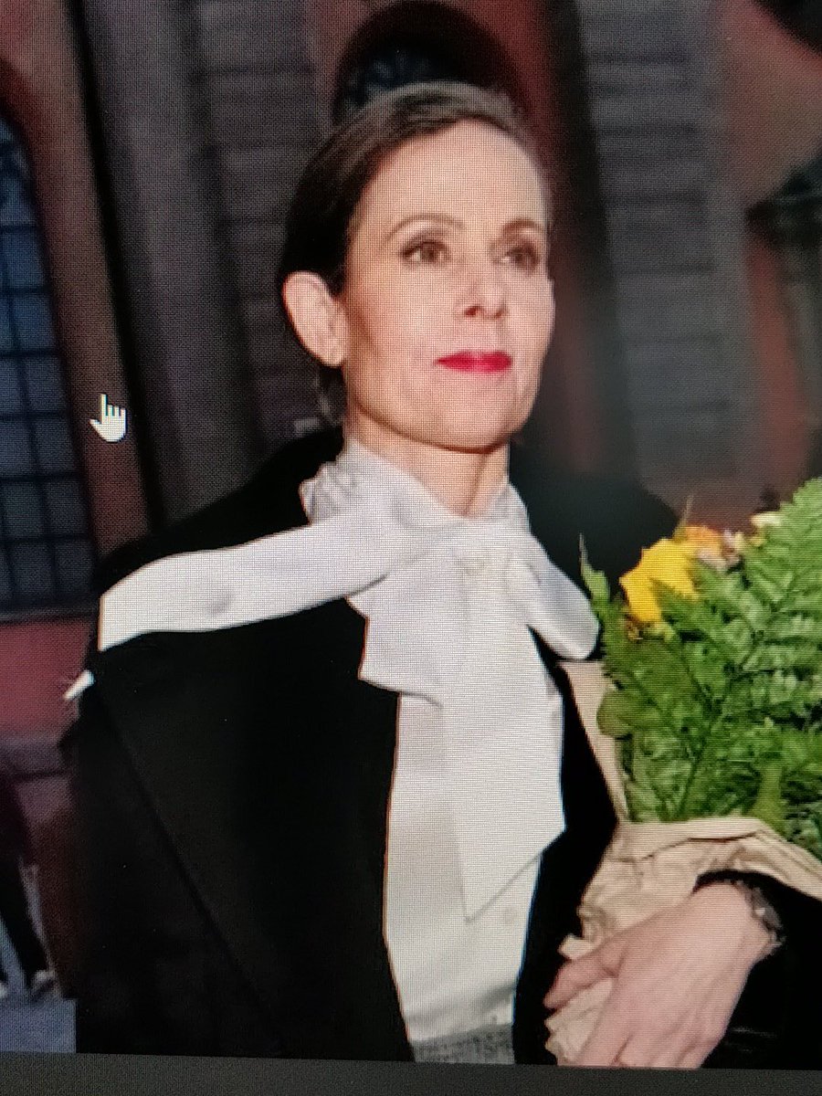 peterwis's tweet photo. #knytblus sådan klass och integritet jämfört med de som patetiskt klamrar sig fast vid sina stolar https://t.co/Jzv2WXS0Uv