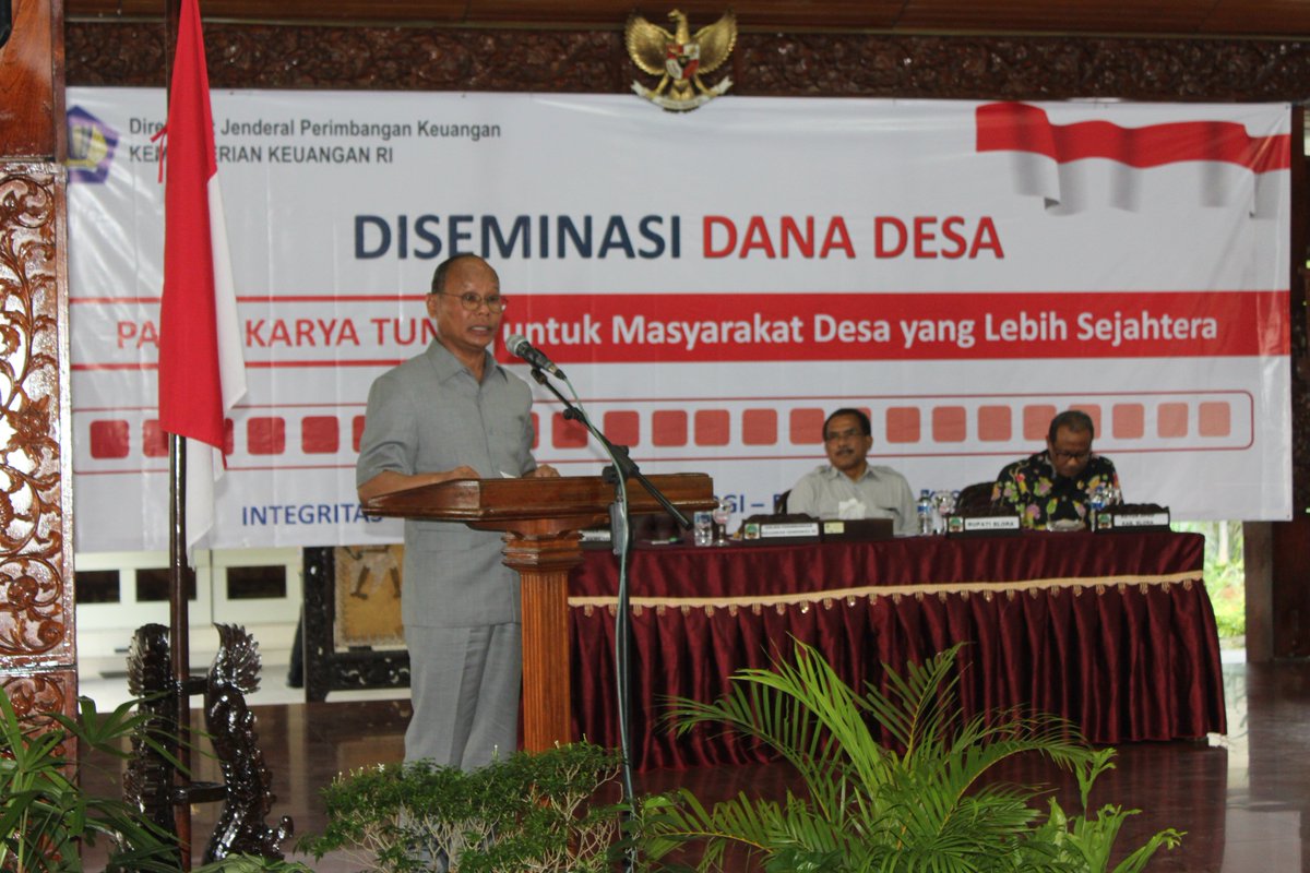 Jumat (13/4/2018)
Bersama Dirjen Perimbangan Keuangan <a href="/DitjenPK/">DJPK Kemenkeu</a> <a href="/KemenkeuRI/">#UangKita</a> , Bupati Djoko Nugroho <a href="/Djoko_Arief/">Bupati&Wabup Blora</a> berikan arahan dalam acara DISEMINASI DANA DESA "Padat Karya Tunai untuk Masyarakat Desa yang Lebih Sejahtera"

<a href="/AriefRohman838/">Arief Wabup Blora</a> <a href="/bdnrmj/">Bondan</a> <a href="/KemenDesa/">Fast Track Travel</a> <a href="/EkoSandjojo/">Eko P. Sandjojo</a>